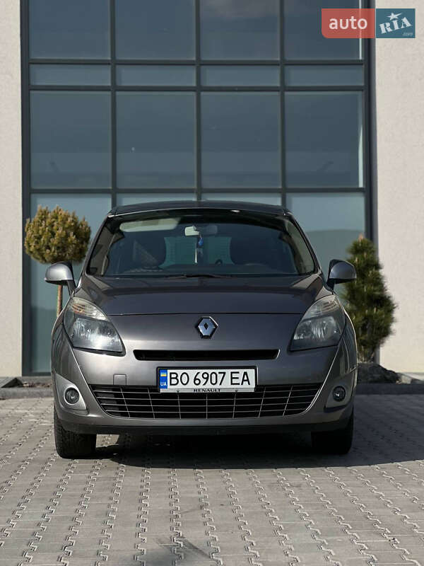 Минивэн Renault Scenic 2010 в 