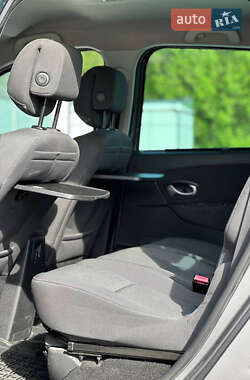 Минивэн Renault Scenic 2010 в 