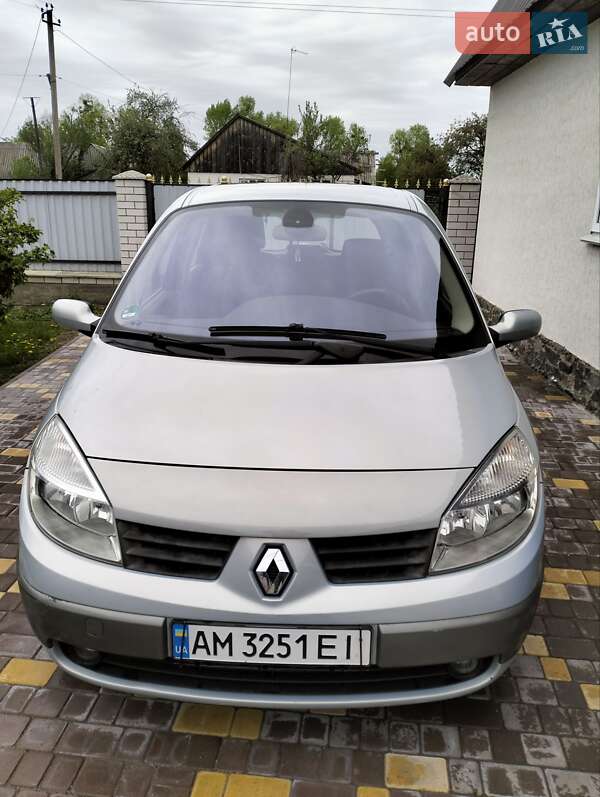 Минивэн Renault Scenic 2004 в 