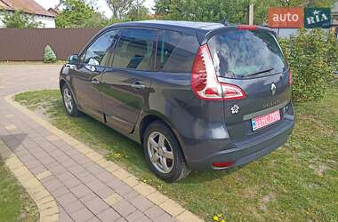Минивэн Renault Scenic 2010 в 