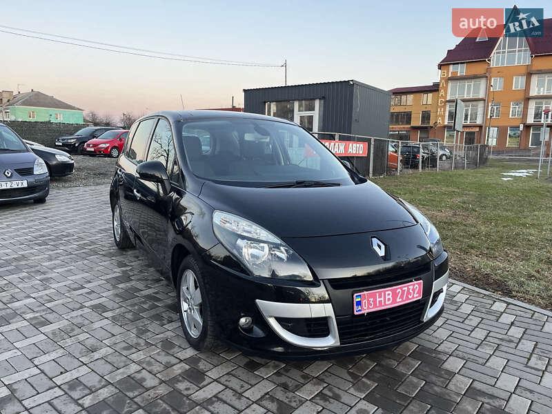 Минивэн Renault Scenic 2011 в 