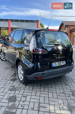 Минивэн Renault Scenic 2012 в 