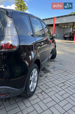 Минивэн Renault Scenic 2012 в 