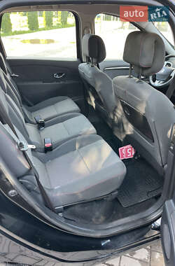 Минивэн Renault Scenic 2012 в 