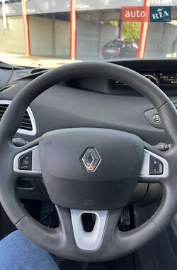 Минивэн Renault Scenic 2012 в 