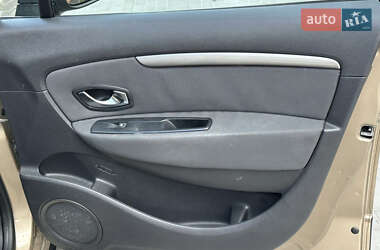 Минивэн Renault Scenic 2013 в 
