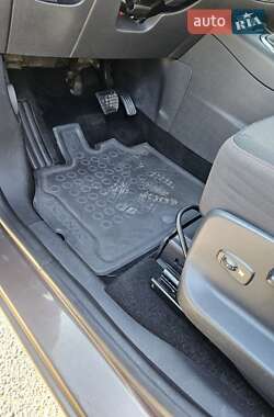 Хэтчбек Renault Scenic 2013 в 