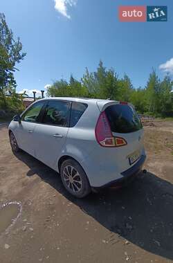 Минивэн Renault Scenic 2011 в 