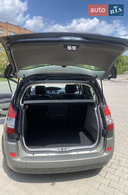 Минивэн Renault Scenic 2005 в 