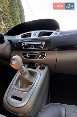 Минивэн Renault Scenic 2010 в 