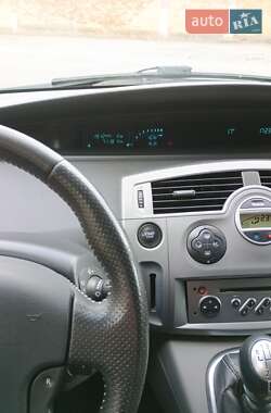 Минивэн Renault Scenic 2009 в 
