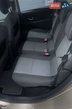 Минивэн Renault Scenic 2013 в 