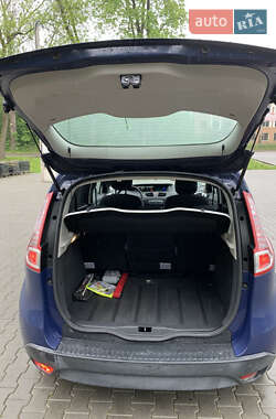 Минивэн Renault Scenic 2009 в 