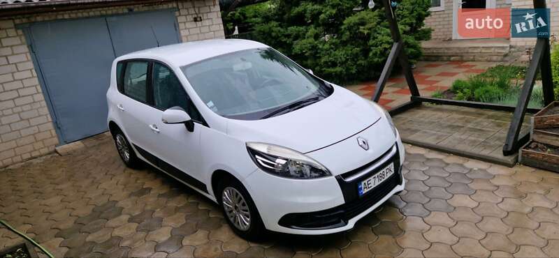 Минивэн Renault Scenic 2012 в 