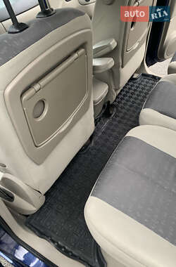 Мінівен Renault Scenic 2004 в  фото 17 Мінівен Renault Scenic 2004 в