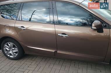 Минивэн Renault Scenic 2011 в 