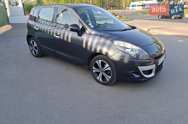 Минивэн Renault Scenic 2010 в 