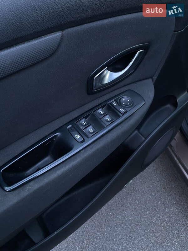 Мінівен Renault Scenic 2010 в Чернігові