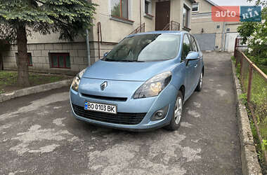 Минивэн Renault Scenic 2011 в 