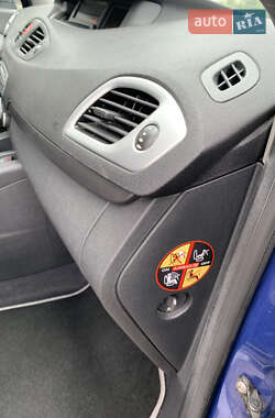 Минивэн Renault Scenic 2009 в 