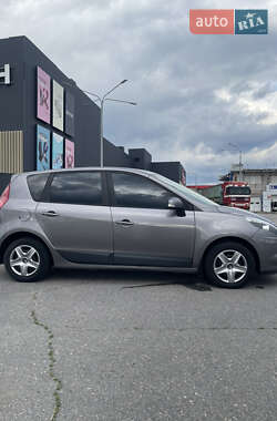 Минивэн Renault Scenic 2010 в 