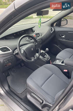 Минивэн Renault Scenic 2010 в 