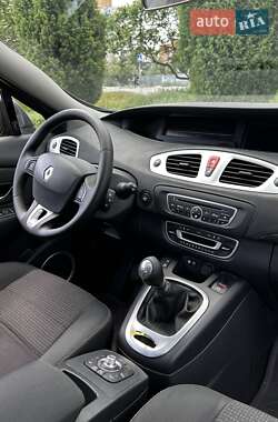 Минивэн Renault Scenic 2010 в 