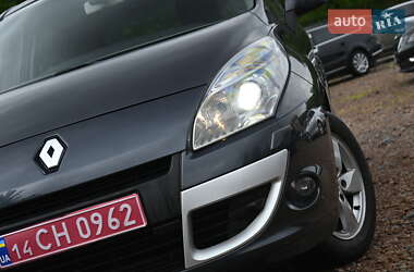 Минивэн Renault Scenic 2009 в 