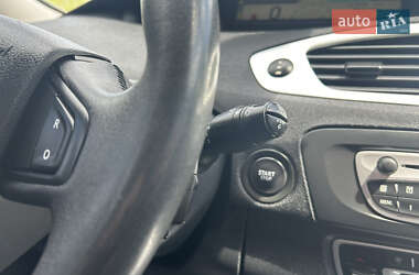 Минивэн Renault Scenic 2009 в 