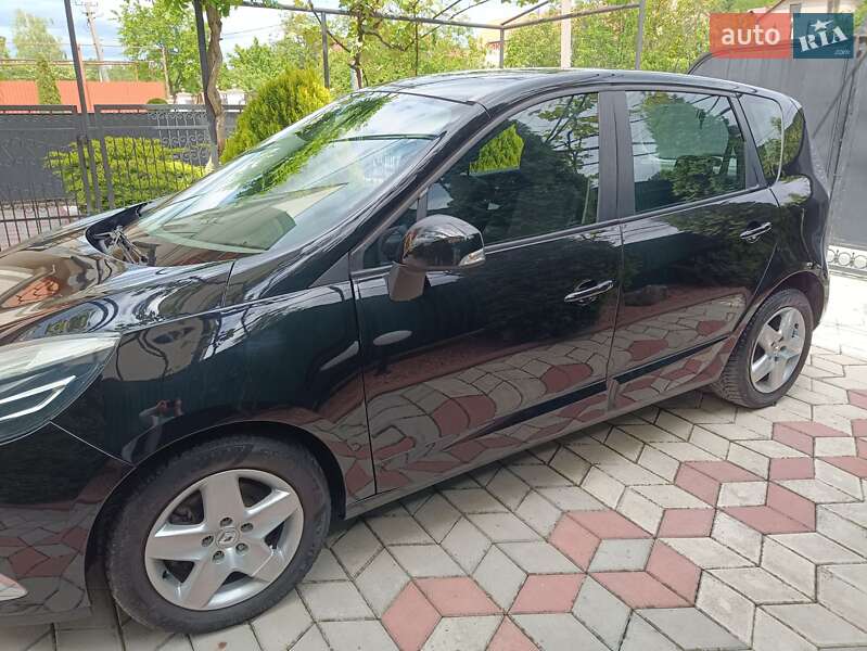 Минивэн Renault Scenic 2012 в Виноградове