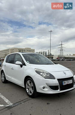 Минивэн Renault Scenic 2010 в 