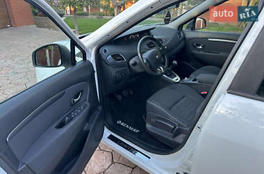 Минивэн Renault Scenic 2015 в 