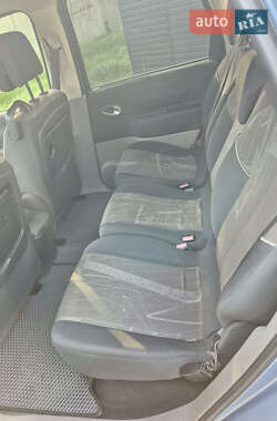 Минивэн Renault Scenic 2004 в 