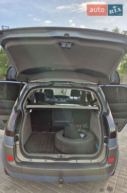 Минивэн Renault Scenic 2004 в 