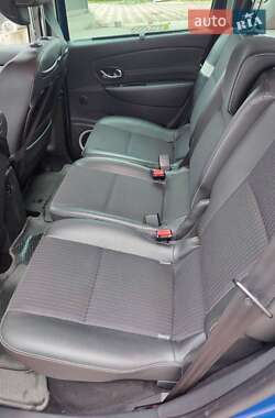 Минивэн Renault Scenic 2011 в 