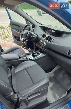 Минивэн Renault Scenic 2011 в 