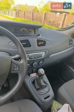 Минивэн Renault Scenic 2013 в 