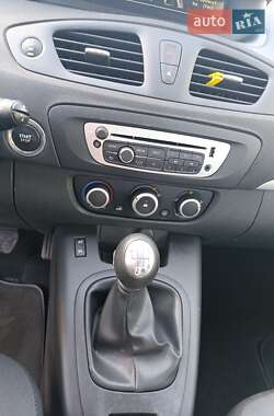 Минивэн Renault Scenic 2013 в 