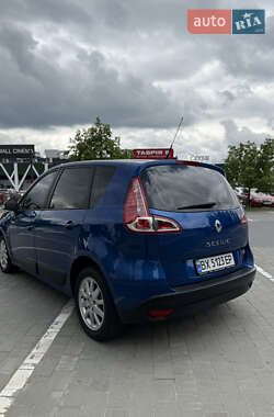 Минивэн Renault Scenic 2010 в 