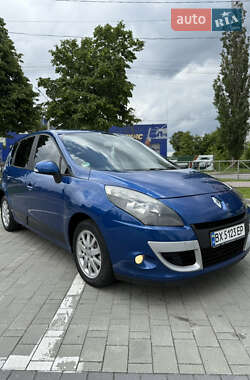 Минивэн Renault Scenic 2010 в 