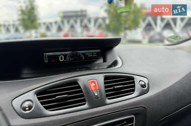 Минивэн Renault Scenic 2010 в 