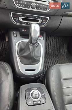 Минивэн Renault Scenic 2009 в 