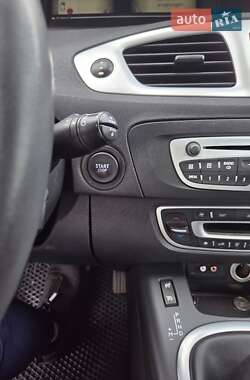 Минивэн Renault Scenic 2009 в 