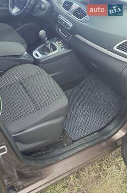 Минивэн Renault Scenic 2011 в 