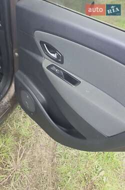 Минивэн Renault Scenic 2011 в 