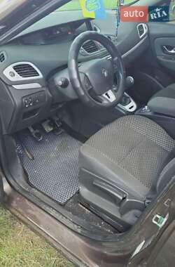 Минивэн Renault Scenic 2011 в 