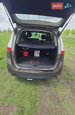 Минивэн Renault Scenic 2011 в 