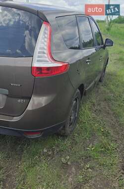 Минивэн Renault Scenic 2011 в 