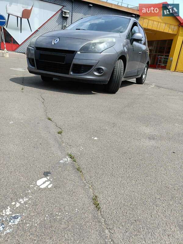 Мінівен Renault Scenic 2010 в Житомирі