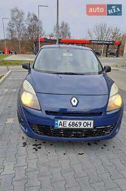 Минивэн Renault Scenic 2010 в 